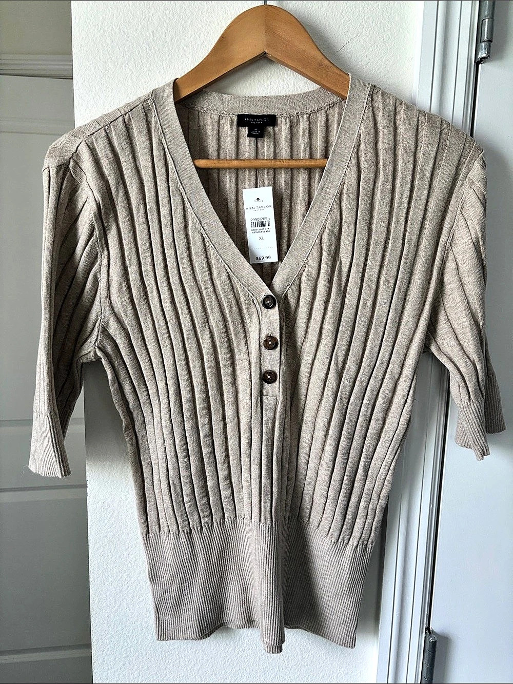Ann Taylor  Ribbed V-Neck Sweater in Beige Size XL NWT